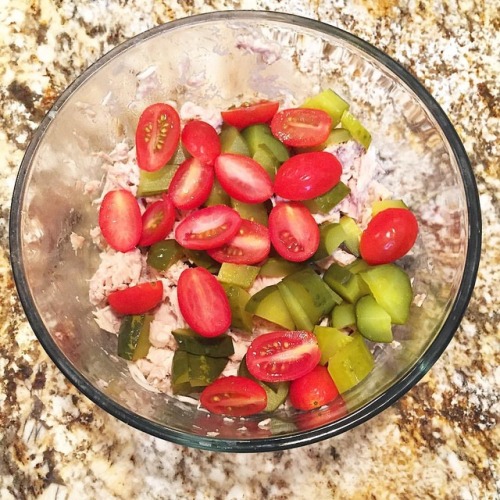 Albacore white tuna, tomatoes, and pickles for lunch today! So yum&hellip; if only I would have had 