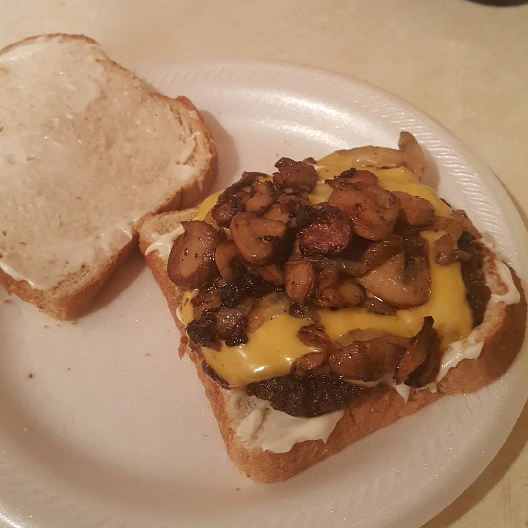 Shouldn&rsquo;t be up making OR eating this.  #Cheeseburger w/ sautéed Mushrooms