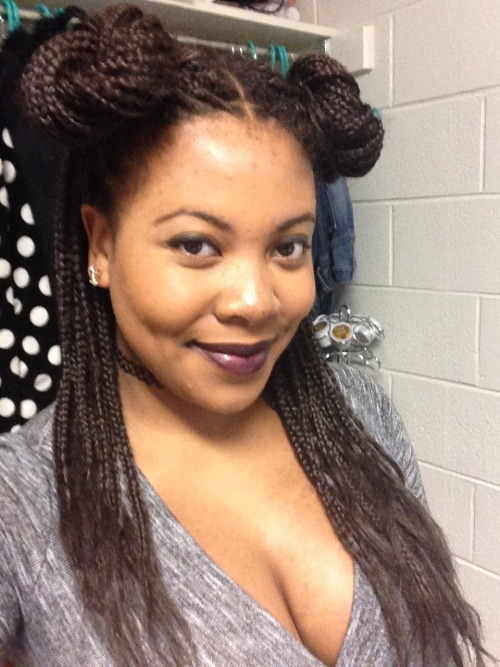 hipsandheartbreak:  midnight-sun-rising:  My younger sister for today’s Blackout keepitclassytoujours  YES!
