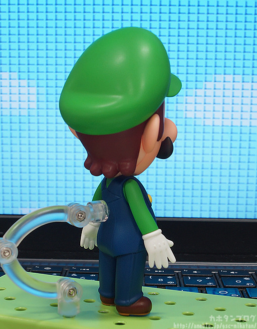 cklikestogame:  ohnoraptors:  Nendoroid Luigi!  Hey. Hey, Casey. Lookit!  HOLY NUT