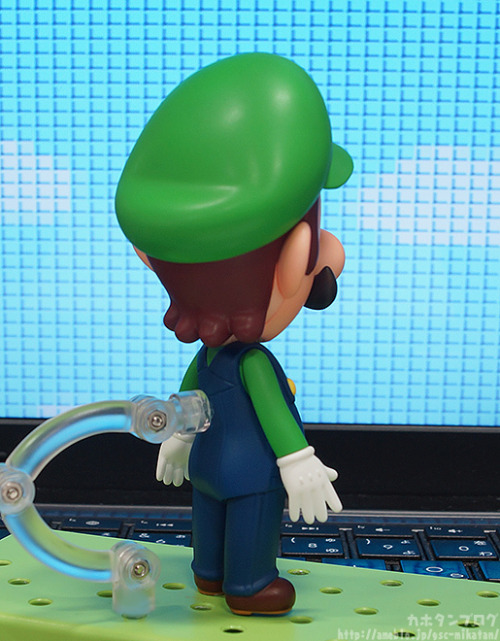 ktullynax:  ohnoraptors:  Nendoroid Luigi!  aaaaa