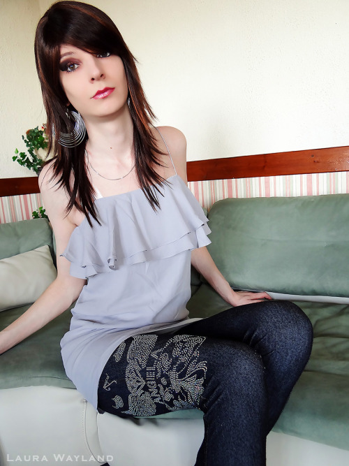 lauratgirl:  Il y a du soleiiiiiiiiiiiil ♥ ╭ (o‿ o#)ᕗ 