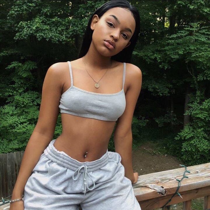 cumshawtyy:  Black beauty 😍😩   Ig: Sarahmalual_