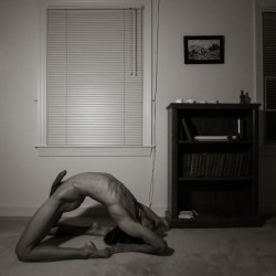 ohthentic:  naked-yoga:  11:17pm ~ Sasha