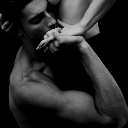 whatyouarecraving:  http://whatyouarecraving.tumblr.comwhen he never forgets his softer sensual side…