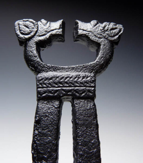 archaicwonder:Scythian Griffin-headed Iron Sword, c. 7th century BC - 4th century AD