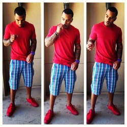 tawnysdesire:  men2dope:  wish he would take them ugly shorts off tho  damn he fine