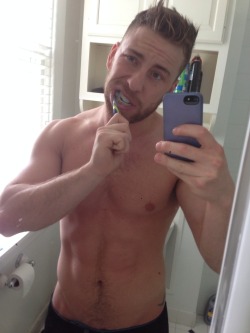 homopower:  grizzlycheer:  I’m a big supporter of oral hygiene  OMG, you’re adorable!