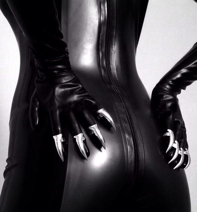 so-goth:✝ LOVERS OF ALL THINGS DARK ✝