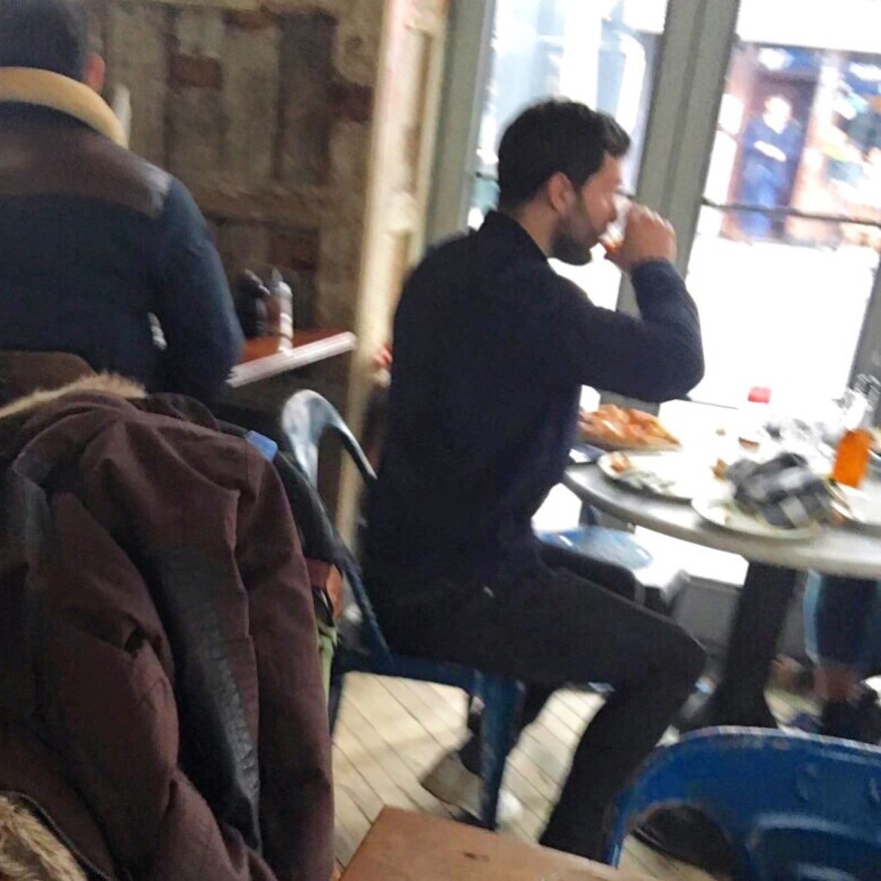 everythingjd:  Jamie Dornan sighting in London today thanks to this fan photo. Hope