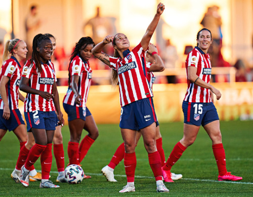 Deyna Castellanos celebrates after scoring during the match between Atletico de Madrid and Logrono a