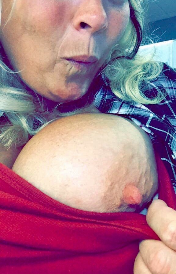 17104sure:  joesrbodyman:  kurvygurltn:  In the school parking lot, but had to give
