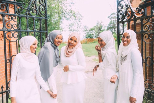 XXX hijabs-and-pins:  My sisters in Islam ❤️❤️❤️ photo