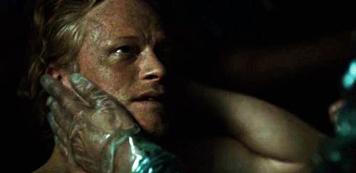 tacocatandthepalindrones:Hannibal touching/stroking (some of) his victims.