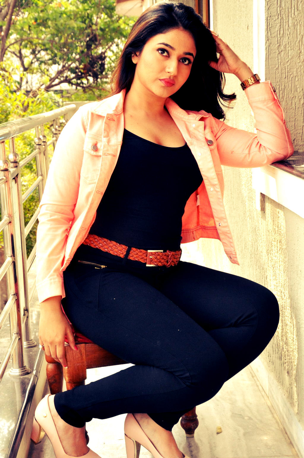 actressheaven:  Poonam Bajwa Looking Beautiful  Shes beautiful