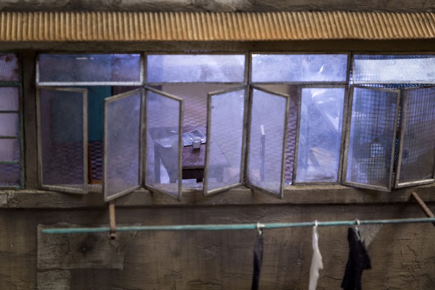 rougemm: sixpenceee:  You have to look incredibly close to see it, but Joshua Smith