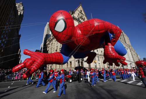 reuterspictures:  Macy’s Thanksgiving Day Parade  The best from the 87th annual Thanksgiving Day parade. 
