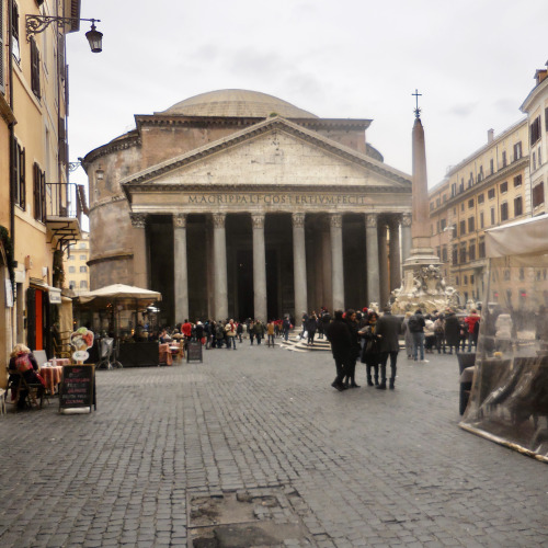 Pantheon e Piazza della Rotonda in una fredda giornata invernale, Roma. 2019.