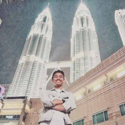 Udah, udah, udahkan…
Yaaudah…
Emang udah dan yaudah gitu aja udah…
Cuma udah aja…
Kita buat kek gini di bima aha udah… (di PETRONAS Twin Towers)