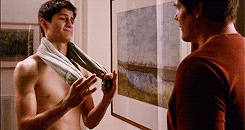 sageivashkov:  FANGIRL CHALLENGE → [1/5] Pilots:One Tree Hill (September 23, 2003)  “There’s a tide in the affairs of men”, or something like that.  