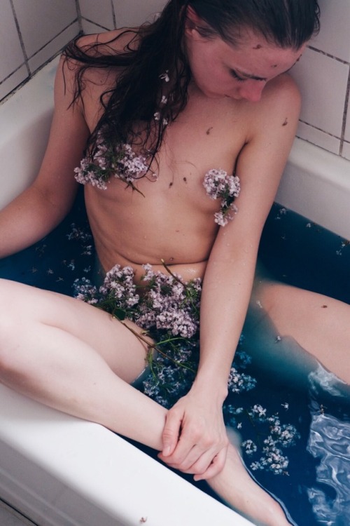 XXX brookelynne:  florecidas | self-portraits photo