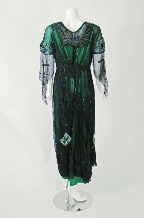 ephemeral-elegance:  Peacock Embroidered Tea Gown, 1912 A.H. Metzner New York via 1stdibs  In love now…