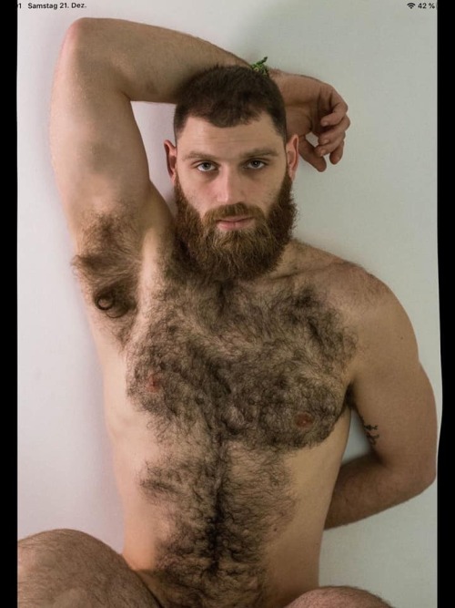 travellover-66:  I want my nose &amp; mouth in that hairy pit!! 👅👅👅