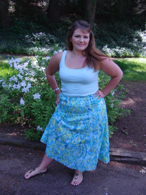 marshmallowfluffwoman:  I look super short here lol but I’m actually 5’4”. This is my #ootd :) I like to keep things simple, with minimal accessories. USA size 18 