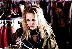 ghostskies:  Orange Is The New Black meme | [5/6] flashbacks↳ Tricia Miller 