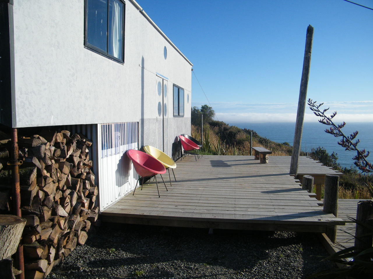 cabinporn:  Repurposed Horse Trailer in Taylors Mistake, New Zealand.Contributed
