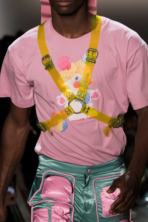 louisvuitttonn:Jeremy Scott RTW Fall ‘18Look&hellip; far be it from us to cast opinions on