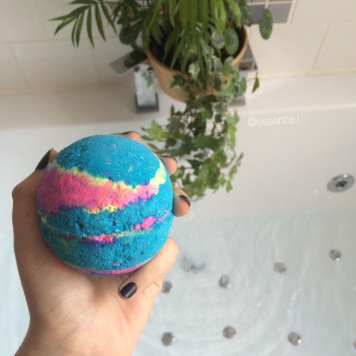 guiltyxsadist: Intergalactic bath bomb by Lush Cosmetics // IG: @essentia.l