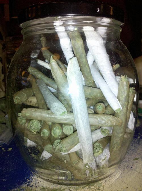 fadedculture:  A bowl of weed a bowl of weed. 