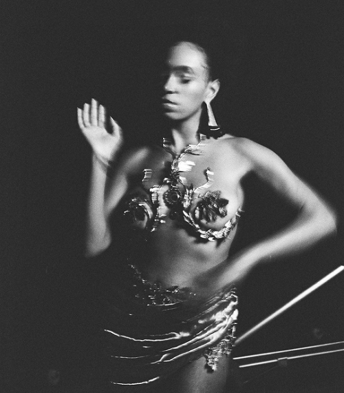 Porn photo popularcultures:Solange photographed by Renell