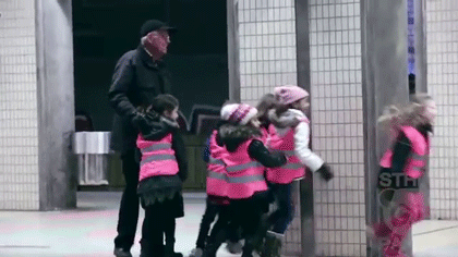 sizvideos:  Children surprises old man in a train station (video) 