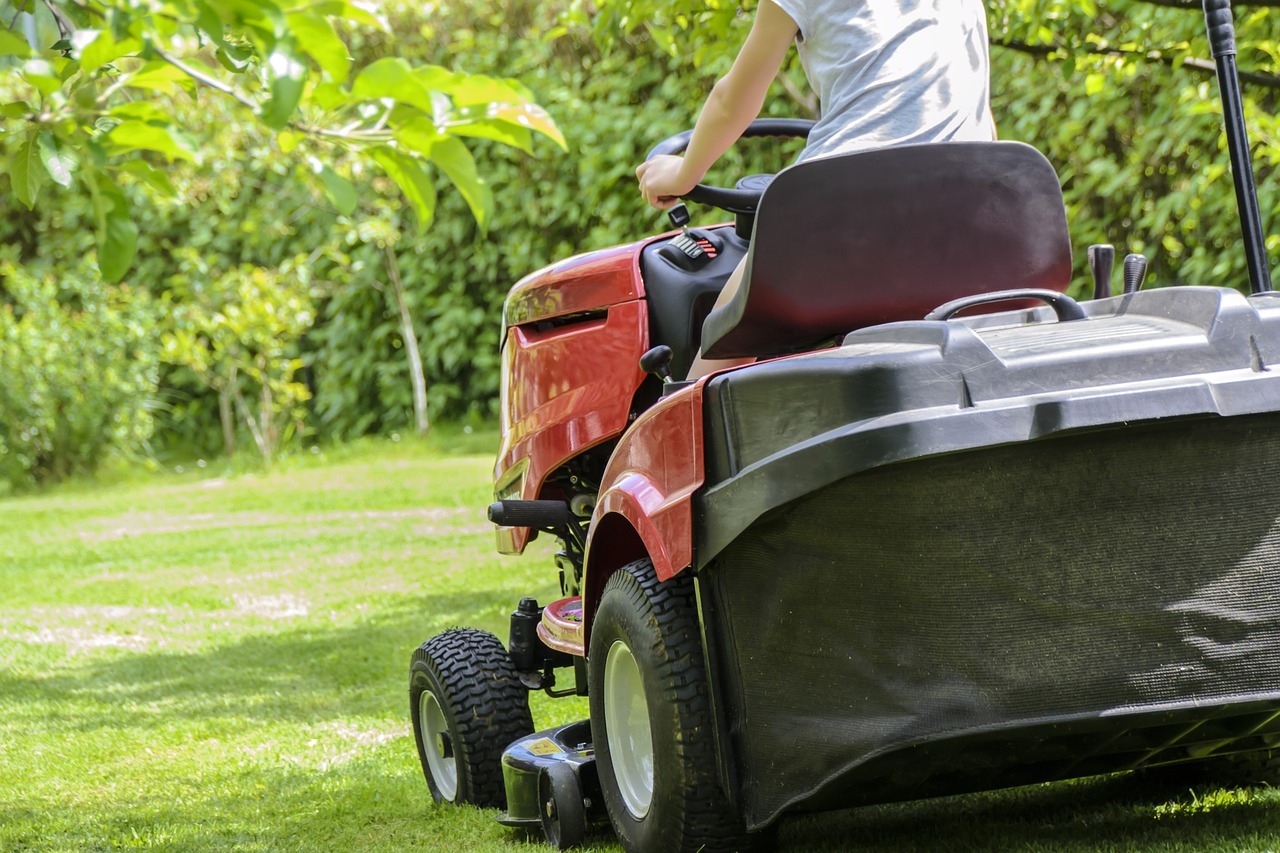 Riding lawn mowers require a fuel mixture of oil and gas. True/False?