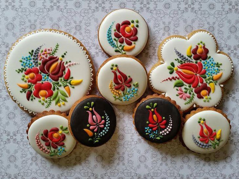 sixpenceee:  Judit Czinkné Poór is a Hungarian artist and pastry chef that creates