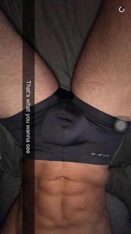 straightbaitedmen:  Holy fuck his dick is huge