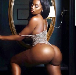 evans601:  @lastarya 🍫🍫🍫🍫🍫  THE LORD IS MY SHEPHERD AND I KNOW WHAT I WANT, IT&rsquo;S TO HIT THAT ASS!