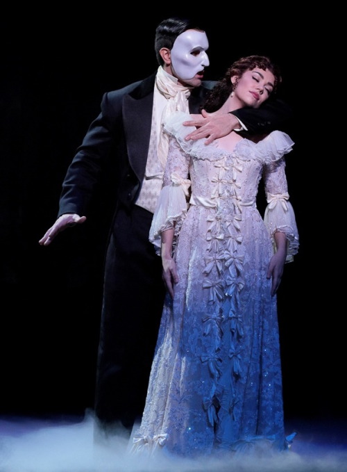 operafantomet:Kaley Ann Voorhees’ dressing gown in “Prince of Broadway”Also, Ramin
