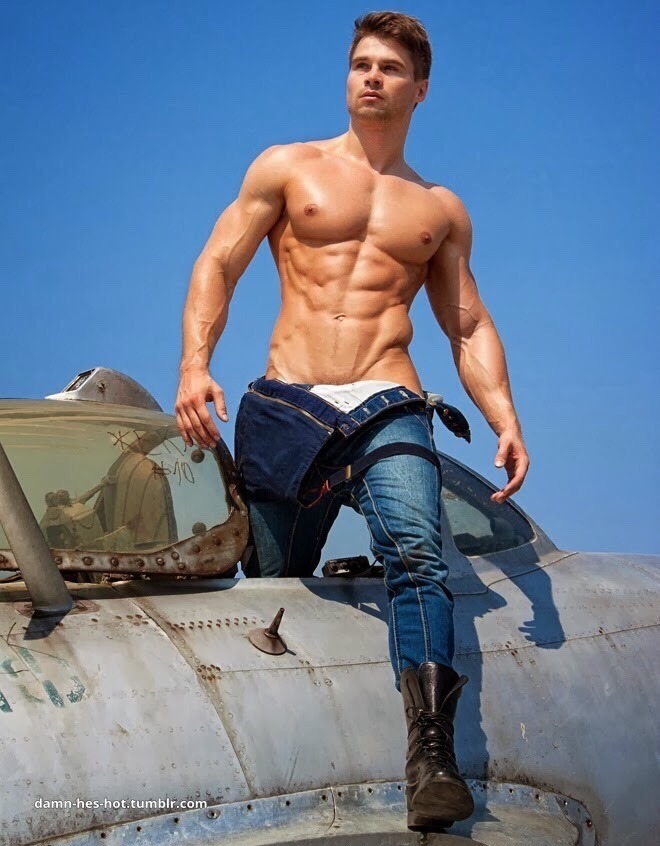 damn, he's hot!