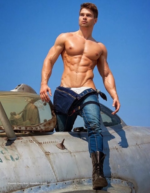 damn, he's hot!