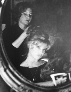 gatabella:  Brigitte Bardot with her sister