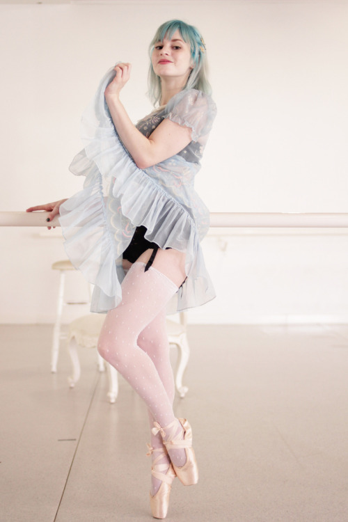 bethanythestrange:  past-her-eyes:  MiaBelle Suicide  Sweet tattoo, for more visit past-her-eyes.tumblr.com  reblogging coz ballet :3 