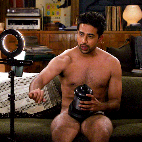 tylerposey:  SURAJ SHARMA as Sid“The Fixer” — How I Met Your Father (1.03)