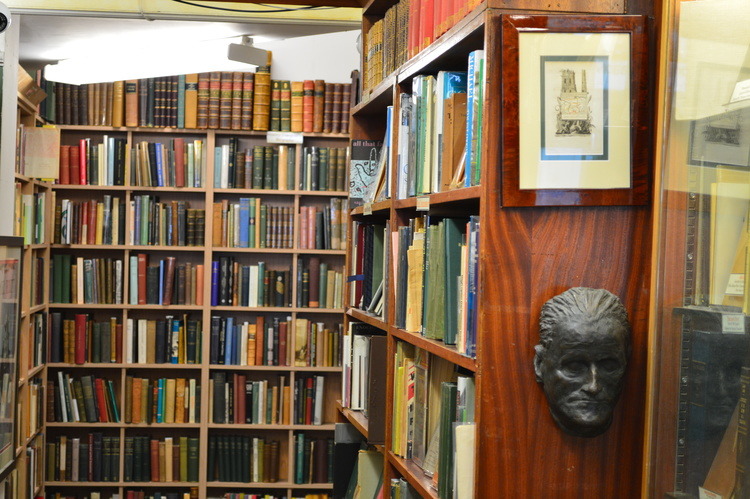 cair–paravel:Ulysses Rare Books, Dublin. It is focussed primarily on Irish authors,