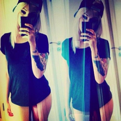 monr-e:  really knackered someone come nap w/ me.
