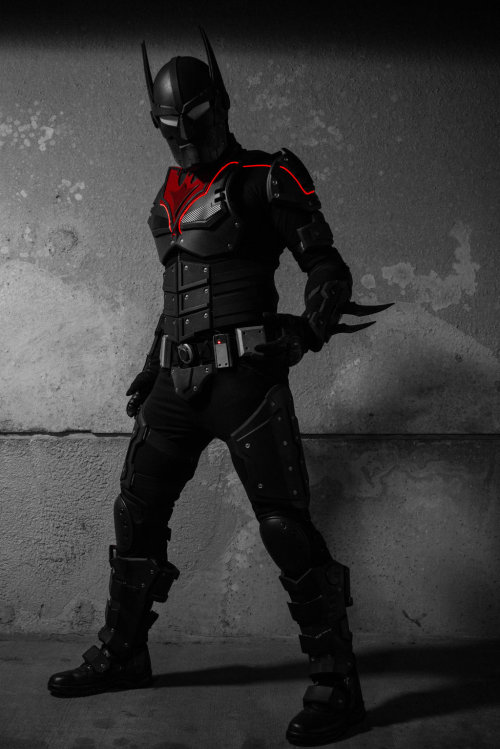 kamikame-cosplay:  Fuck yeah!! Awesome  concept cosplay for Batman Beyond by shanclaw. Photo by Ambrose88. 