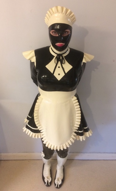 missdollylatex:  Latex maid in your home