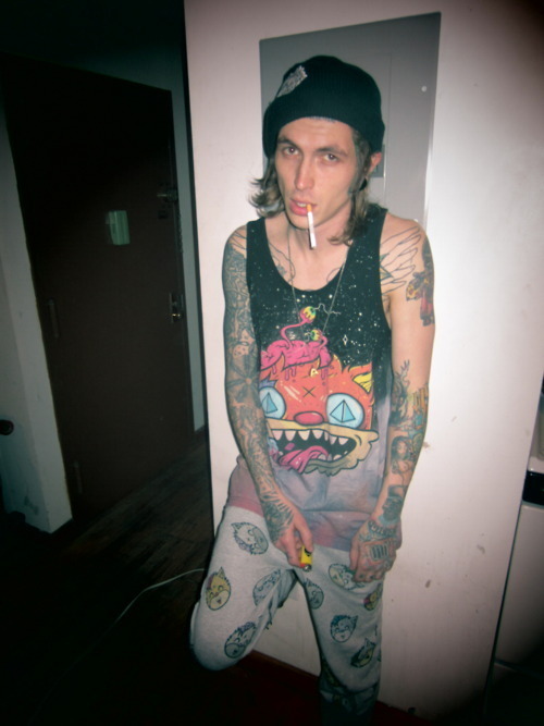 silentxxscream:  HIGH DEFFF on We Heart It. http://weheartit.com/entry/23634833/via/artiste_perdu 